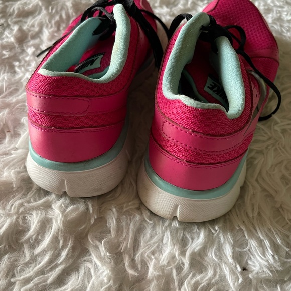 Pink Nike Flex Experience - Picture 6 of 8